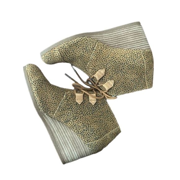 Toms Cheetah Print Wedge Heel Bootie
Shoes(Size 6) - Picture 5 of 11